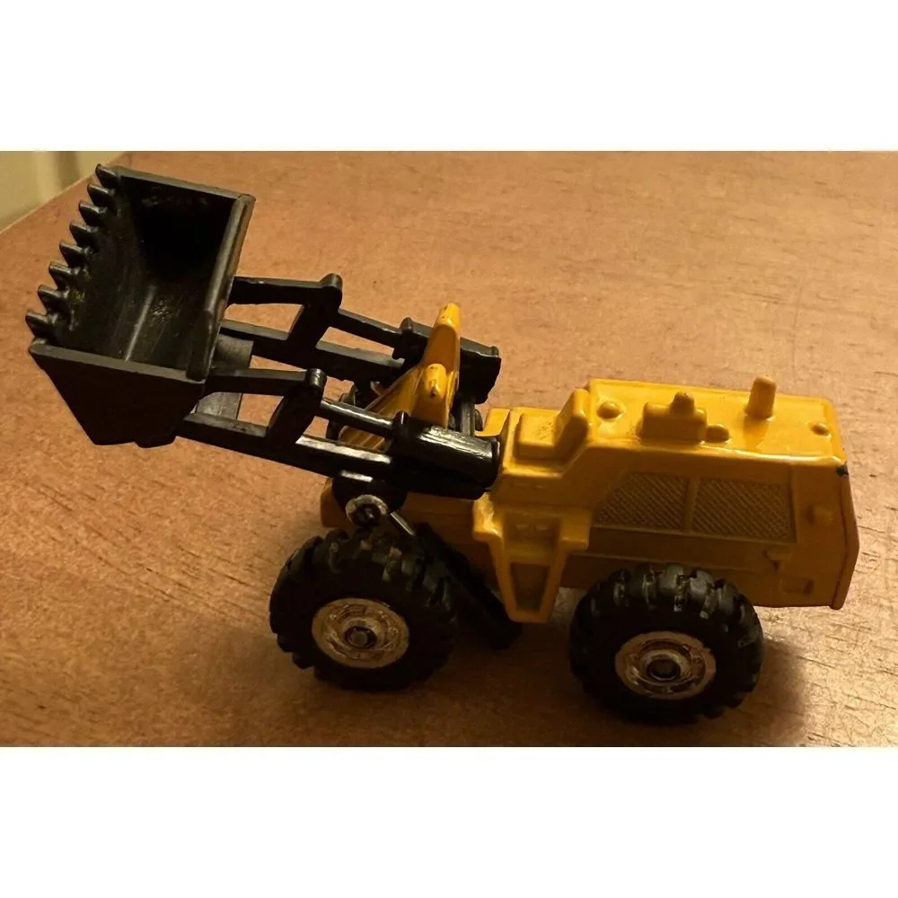 Vintage Die Cast‎ Tractor Shovel No. 9706 Yellow and Black 1/64 Scale